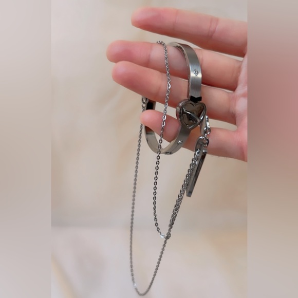 Heartbeat bracelet set. - Picture 4 of 5